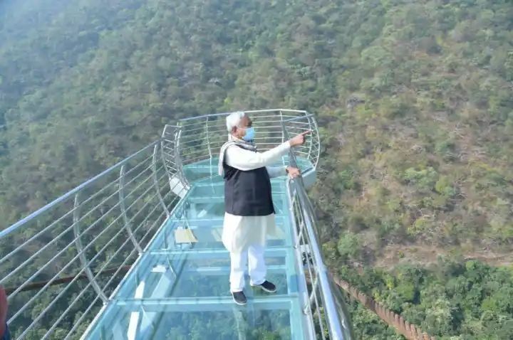 Walking on Air: The Thrill of Rajgir's Modern Glass Bridge